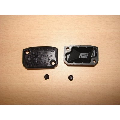 tapa-bomba-embrague-brembo-ktm-con-junta-de-goma.jpg